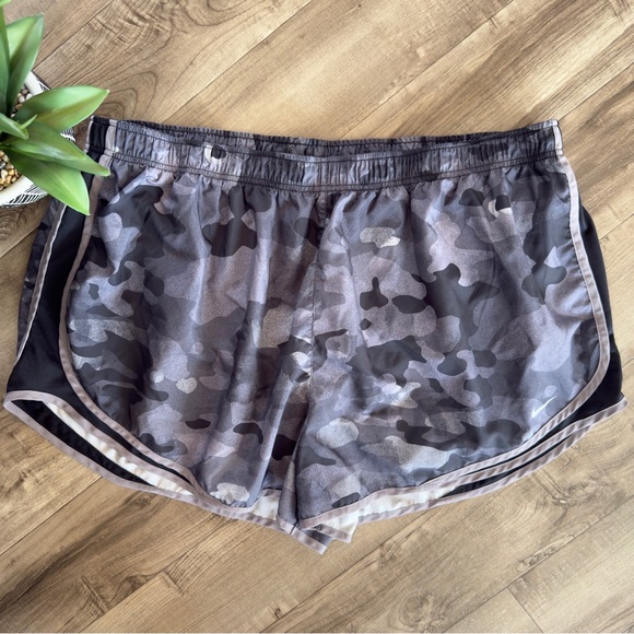 Nike Pants - Nike tempo camo dri-fit athletic shorts size 3X